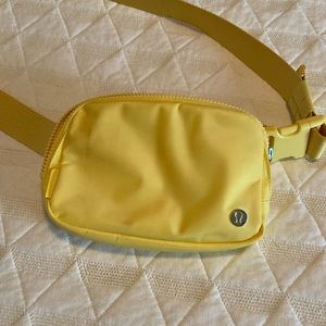 Lululemon everywhere belt bag
